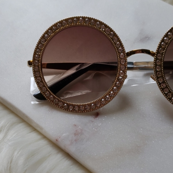 Royal Round Sunglasses with Swarovski Crystals - Picture 8 of 8